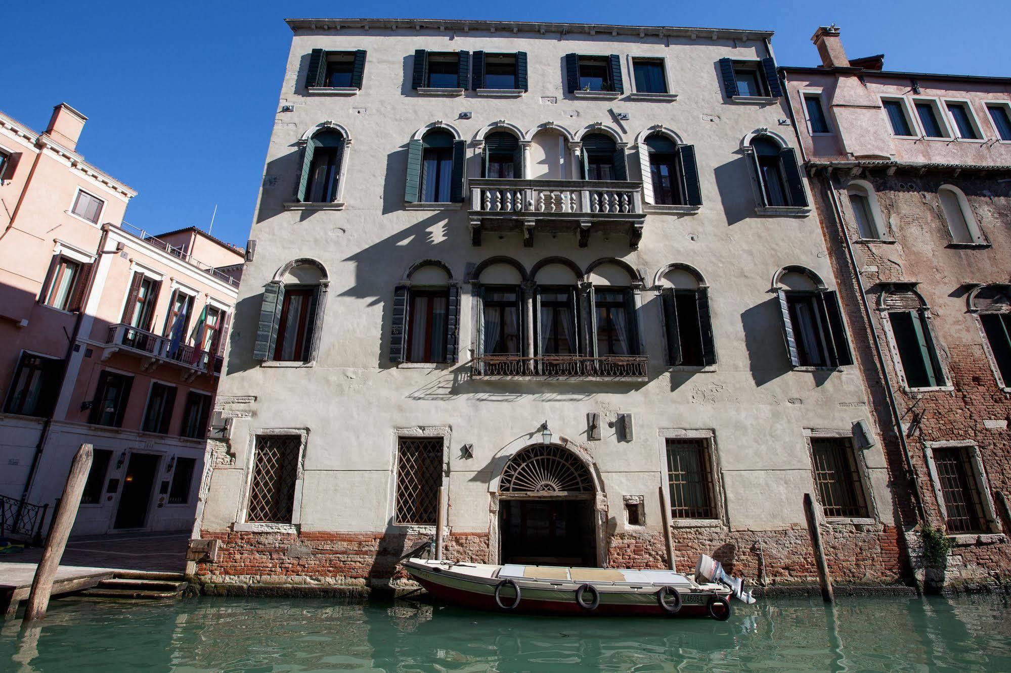 Ca' Foscolo Apart-hotel Veneza